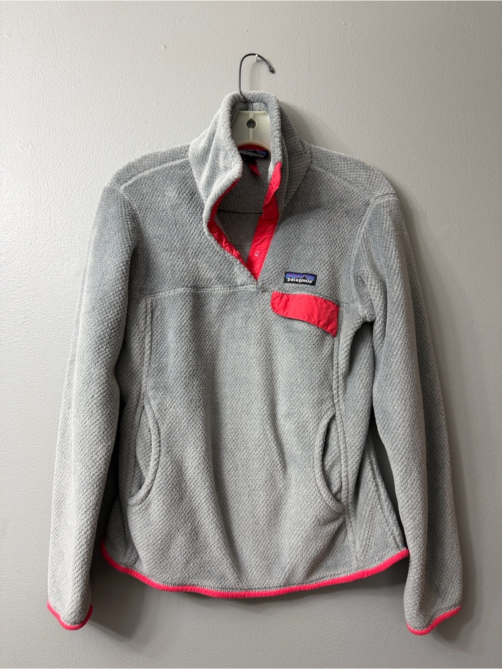 Patagonia Gray Pullover Fleece with Pink Accents women’s medium